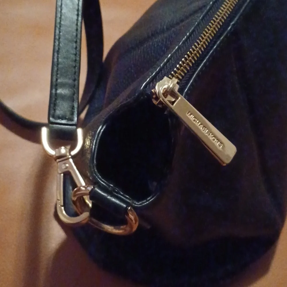 > Michael KORS Black Leather Shoulder Bag